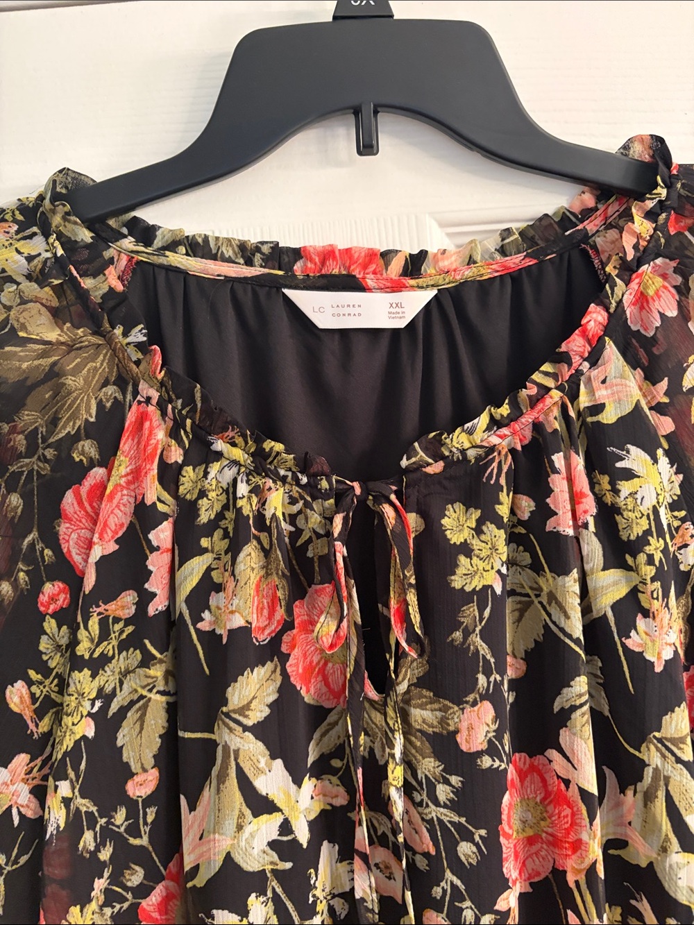 LC Lauren Conrad Black Floral Peasant Blouse - Picture 5 of 7